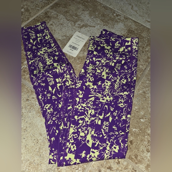 NWT Fabletics Leggings bundle - Picture 2 of 5